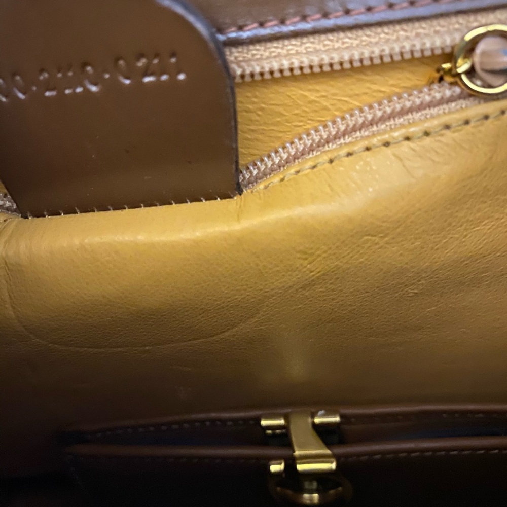 Vintage Gucci handbag and wallet . - Picture 7 of 8